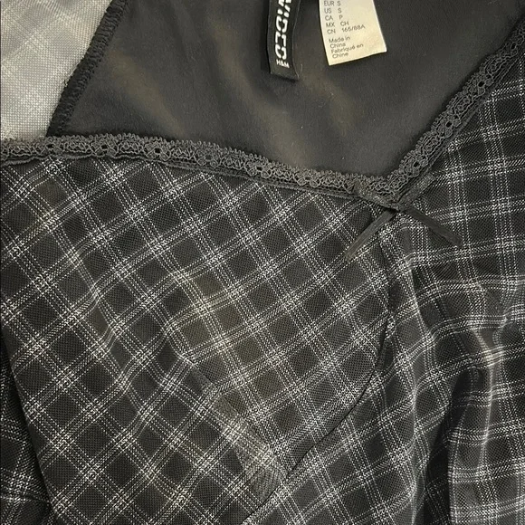 Divided Black Fitted Ruffled Blouse - Picture 4 of 4